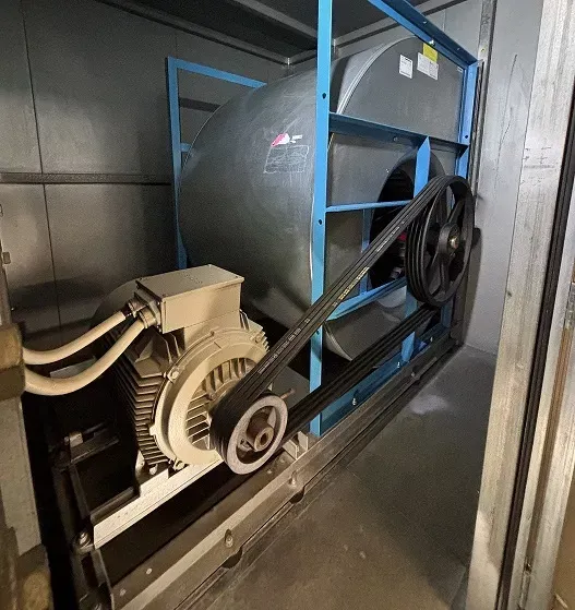 Im Bestand sind sie noch häufig im Einsatz: Alte, riemengetriebene AC-Ventilatoren sorgen für einen hohen Wartungsaufwand und Energieverbrauch.