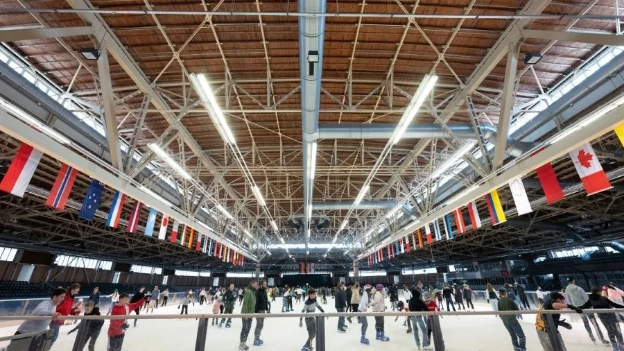 Eislaufhalle