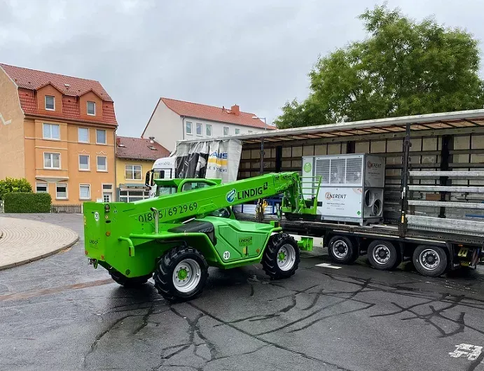 Anlieferung der mobilen Luft/Luft-Wärmepumpe