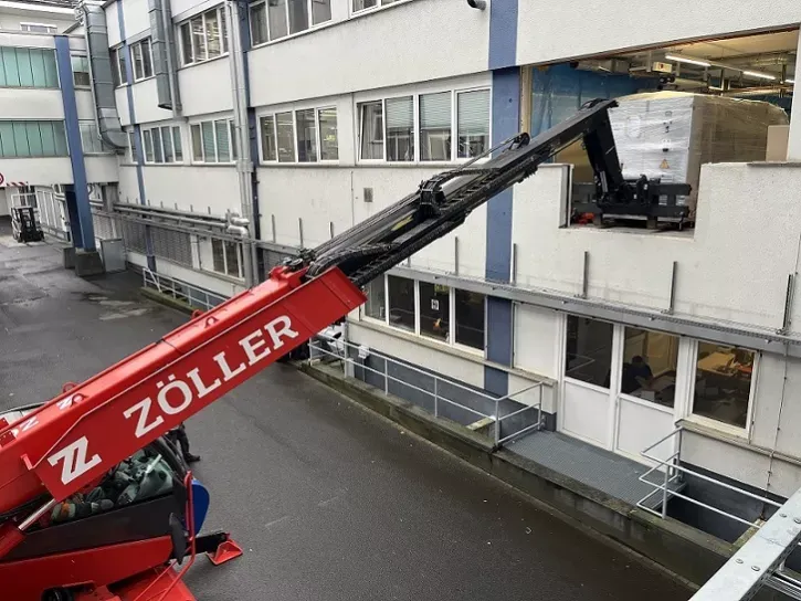 Die Maschinen und Anlagen wurden fachgerecht im JUMO-Werk 1 in der Moritz-Juchheim-Straße in Fulda abgebaut, verpackt und in das neue Sensilo-Werk transportiert.