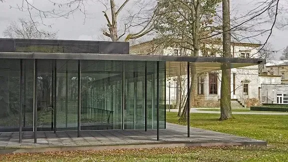 Der neue gläserne Museumspavillon wird ganzjährig angenehm temperiert.