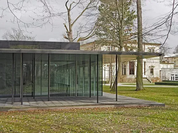Der neue gläserne Museumspavillon wird ganzjährig angenehm temperiert.
