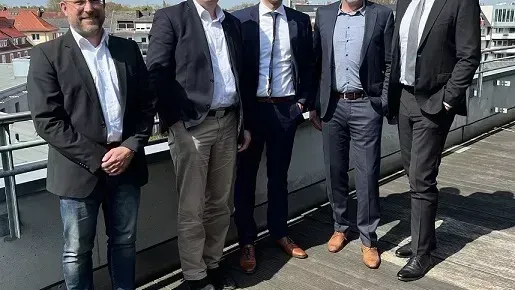 (V.l.): Anatol R. Alliger (Operations & Supply Chain Manager EMEA, Knauf), Karl Wenig (Managing Director CS/EMEA, Knauf), Daniel Hötger (General Manager Operations EMEA, Armacell), Christian Krauß (General Manager Operations EMEA, Armacell) und Stefan Garmann (General Manager Europe North, Armacell)