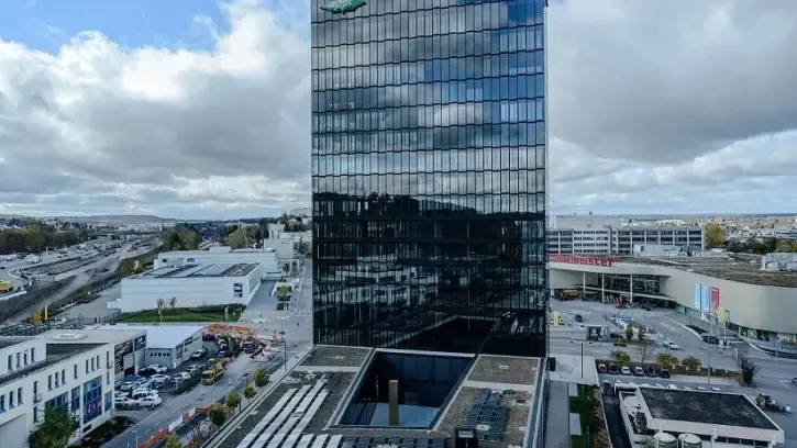 Bitzer setzt auf einen Mix an unterschiedlichen Energien, unter anderem auf Fotovoltaik – so wie hier in der Firmenzentrale des Unternehmens in Sindelfingen.