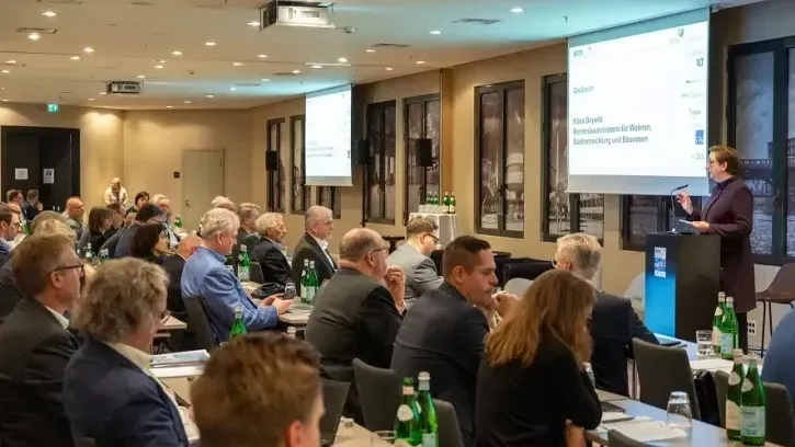Über 100 Gäste nahmen am TGA-Wirtschaftsforum 2024 teil.