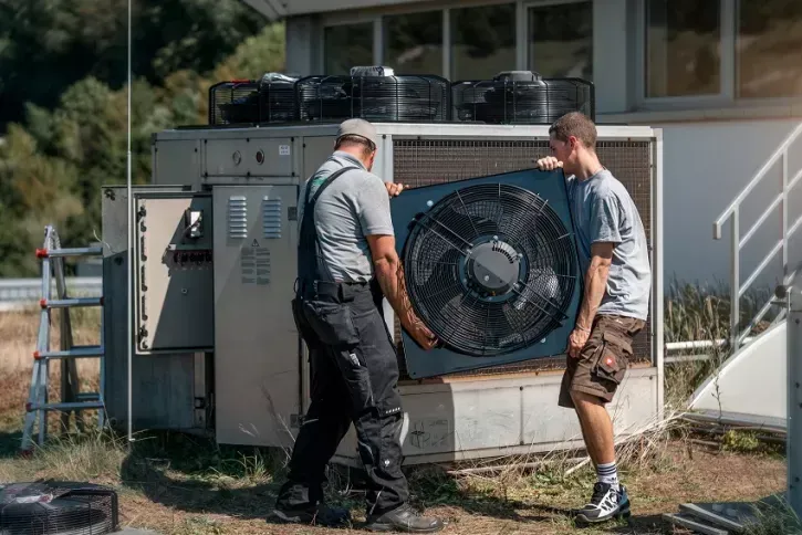 Diesmal heben die Mulfinger Einsparpotenziale u.a. durch die Installation von energieeffizienten EC-Ventilatoren im eigenen Haus.