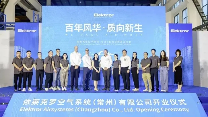 Bei der Eröffnungszeremonie: die Elektror Führungsmannschaft mit dem Team Elektror airsystems (Changzhou) Co. Ltd.