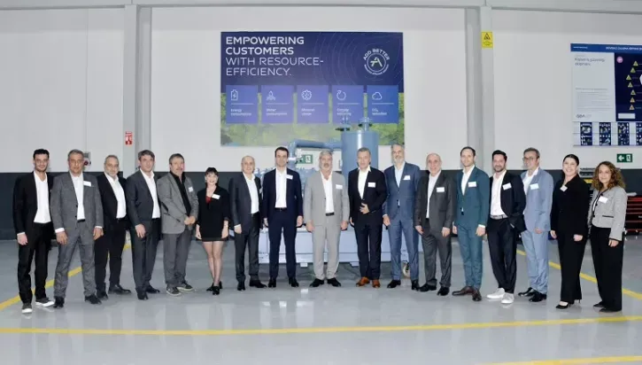 Das Team von GEA bei der Eröffnung der neuen Montagelinie für Kolbenkompressorenpakete in Izmir, Türkei.