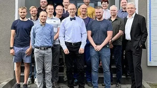 Geschäftsführer Prof. Dr.-Ing. Uwe Franzke (rechts im Bild) mit dem Team des ILK Dresden