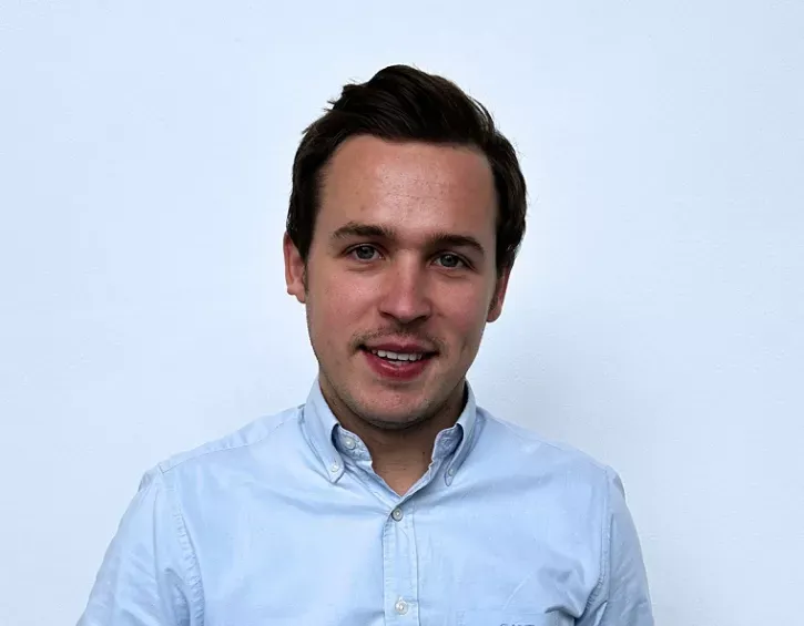 Janik Schröder verantwortet Projekte der Tiefkältelagerung – und Sonderanlagen in Süddeutschland.