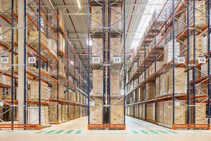 Der neue Logistikstandort ermöglicht es Mitsubishi Electric sein vielfältiges Klima- und Lüftungsprogramm sowie seine modernen Wärmepumpen nachhaltig und sicher zu lagern.
