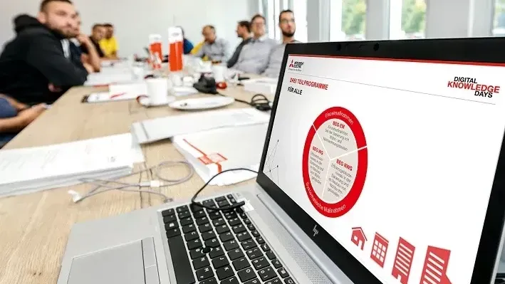 Auch Zertifizierungs-, Recht- und Persönlichkeitsschulungen gehören zum umfassenden Angebot des Schulungsprogramms von Mitsubishi Electric.