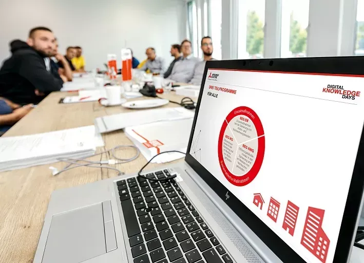 Auch Zertifizierungs-, Recht- und Persönlichkeitsschulungen gehören zum umfassenden Angebot des Schulungsprogramms von Mitsubishi Electric.