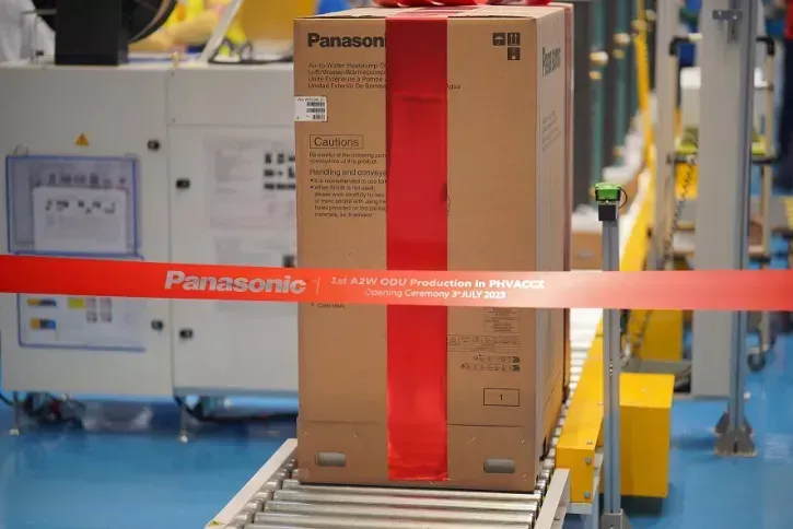 Die erste Panasonic Wärmepumpe läuft im tschechischen Werk Pilsen vom Band.