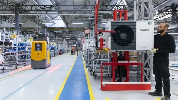 Wärmepumpenproduktion bei der Vaillant Group. In den vergangenen Jahren hat das Unternehmen das Wärmepumpengeschäft kontinuierlich ausgebaut.