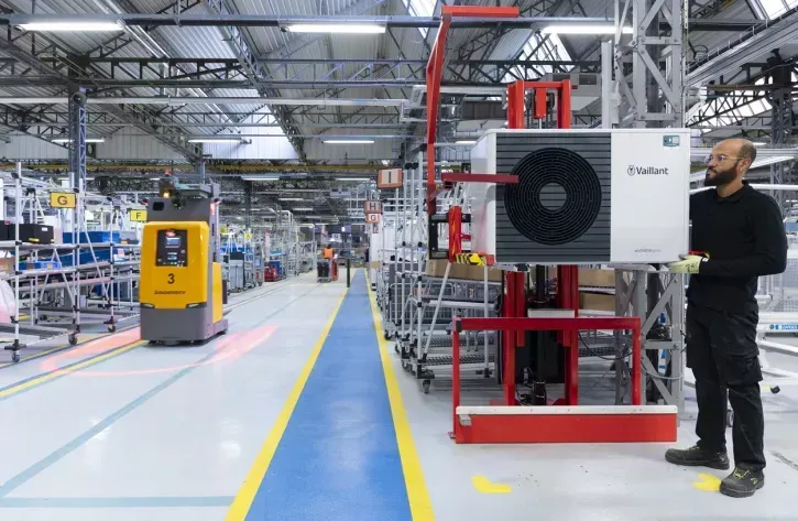 Wärmepumpenproduktion bei der Vaillant Group. In den vergangenen Jahren hat das Unternehmen das Wärmepumpengeschäft kontinuierlich ausgebaut.