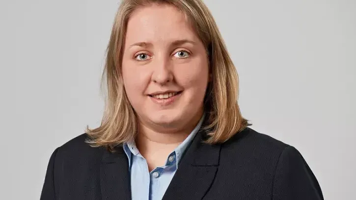 Sandra Eisele, Assistentin Klima- und Lüftungstechnik beim VDMA, beantwortet organisatorische Fragen rund um die Lizenzen zu VDMA 24186 sowie die Veröffentlichungen des VDMA-Arbeitskreises Instandhaltung Gebäudetechnik (AIG) und der VDMA-Fachabteilung Klima- und Lüftungstechnik.