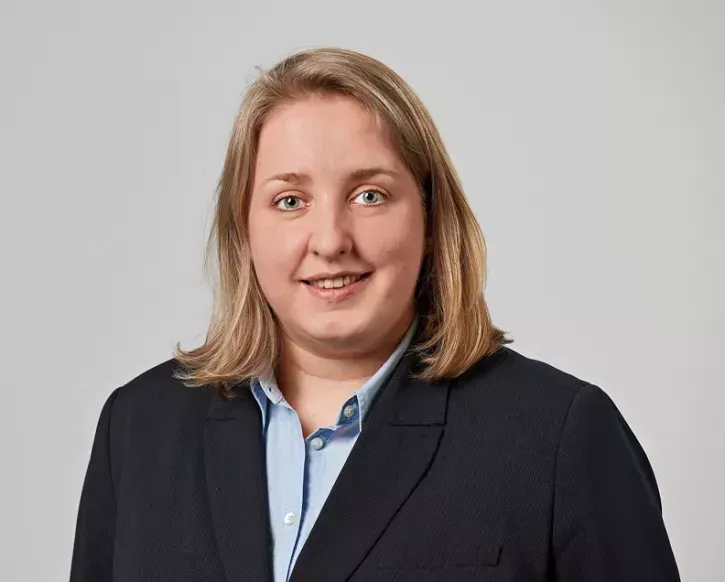 Sandra Eisele, Assistentin Klima- und Lüftungstechnik beim VDMA, beantwortet organisatorische Fragen rund um die Lizenzen zu VDMA 24186 sowie die Veröffentlichungen des VDMA-Arbeitskreises Instandhaltung Gebäudetechnik (AIG) und der VDMA-Fachabteilung Klima- und Lüftungstechnik.