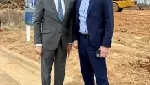 (V.l.:) Bürgermeister James Allen Joines (Winston-Salem) und Firmenchef Dr. Marc Wucherer (Ziehl-Abegg).