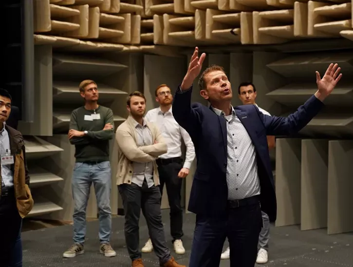 Der Austausch zwischen Forschung und Lehre sowie der Industrie stand im Mittelpunkt eines Treffens von renommierten KI-Experten beim Ventilatorenhersteller Ziehl-Abegg in Künzelsau.