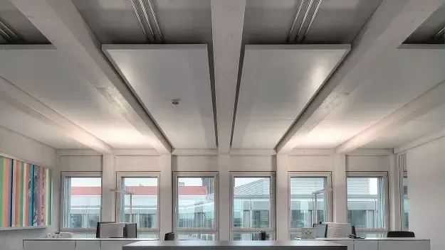 Die neu gegründete Firma Zehnder Climate Ceiling Solutions GmbH vereint Produktmanagement, Entwicklungsabteilung, Beschaffung und Produktion sowie den Vertrieb der Klimadecken für Deutschland, Österreich, Schweiz und Luxemburg unter einem Dach.