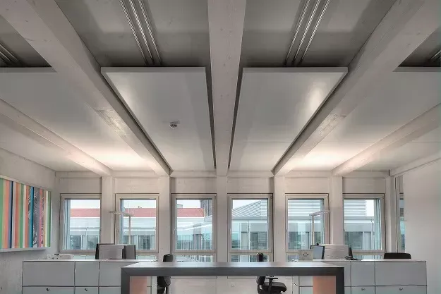 Die neu gegründete Firma Zehnder Climate Ceiling Solutions GmbH vereint Produktmanagement, Entwicklungsabteilung, Beschaffung und Produktion sowie den Vertrieb der Klimadecken für Deutschland, Österreich, Schweiz und Luxemburg unter einem Dach.