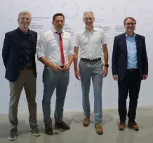 Dr. Johannes Fechner (2.v.l.) wurde bei seinem Besuch bei Zehnder in Lahr ausführlich über die konkreten Beiträge des Unternehmens zur Energiewende informiert. (V.l.): Die beiden Zehnder Geschäftsführer Andreas Berger und Heiko Braun sowie Business Development Manager Christoph Scholte.