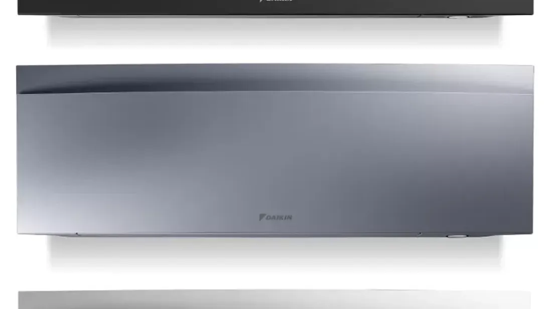 Ab April 2022 ist das neue Split-Klimagerät Daikin Emura 3 in den Farben Matt Schwarz, Matt Weiß und Matt Silber erhältlich.
