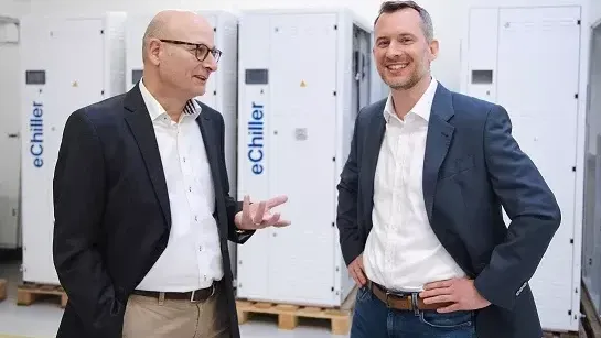 Klaus Gebauer (l.) war während seiner Tätigkeit bei Efficient Energy mit dem Aufbau der Serienentwicklung betraut.