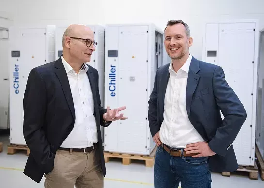 Klaus Gebauer (l.) war während seiner Tätigkeit bei Efficient Energy mit dem Aufbau der Serienentwicklung betraut.