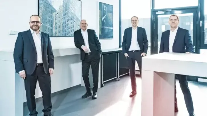 Gruppenbild der erweiterten Lauda-Geschäftsführung: (v.l.) Der Geschäftsführende Gesellschafter, Dr. Gunther Wobser, gemeinsam mit Dr. Marc Stricker, Dr. Mario Englert und Dr. Ralf Hermann.