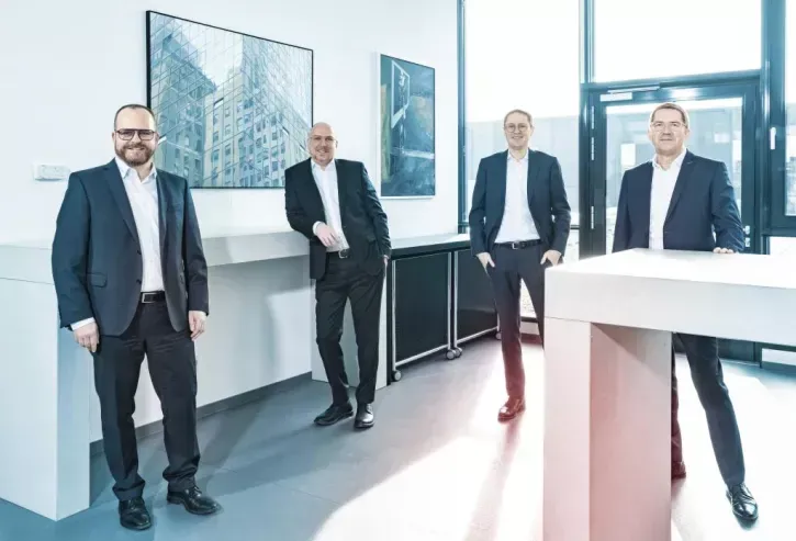 Gruppenbild der erweiterten Lauda-Geschäftsführung: (v.l.) Der Geschäftsführende Gesellschafter, Dr. Gunther Wobser, gemeinsam mit Dr. Marc Stricker, Dr. Mario Englert und Dr. Ralf Hermann.