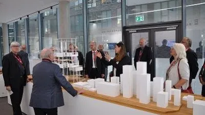 2_Mitsubishi Electric_Besuch_web