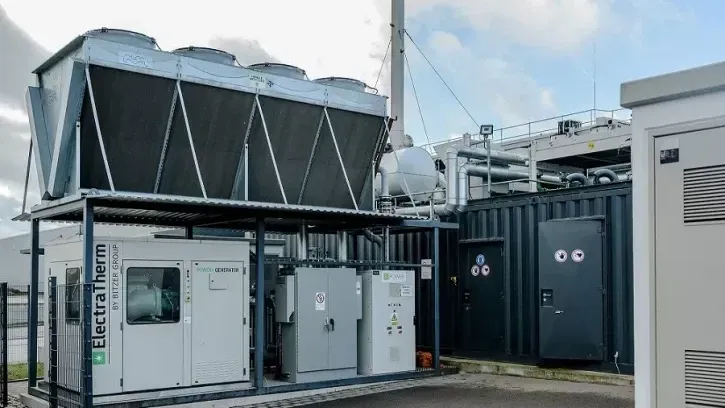 Der Bitzer Standort in Rottenburg-Ergenzingen verfügt über eine ORC-Anlage (ORC = Organic Rankine Cycle), die aus normalerweise ungenutzter Abwärme Strom erzeugt.