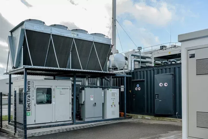 Der Bitzer Standort in Rottenburg-Ergenzingen verfügt über eine ORC-Anlage (ORC = Organic Rankine Cycle), die aus normalerweise ungenutzter Abwärme Strom erzeugt.