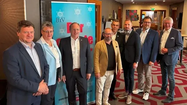 Der BIV-Vorstand (v.l.): Tilo Neumann, Manuela Gerke, Björn Sielaff, Andreas Werner, Walter Kehrein, Markus Freund, Claus Becker, Gerhard Frisch.