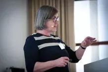 Professorin Dr. Petra Gastmeier, Direktorin des Instituts für Hygiene und Umweltmedizin der Berliner Charité, berichtete über Entwicklungen und Erkenntnisse aus der aktuellen Pandemiesituation für den Krankenhaussektor.