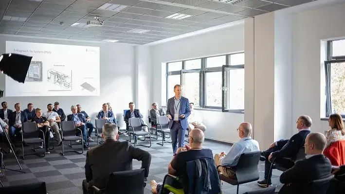 Patrick Arnold (Goldbeck) erläuterte, warum systematisiertes Bauen ein Katalysator für nachhaltiges Planen, Abwickeln und Betreiben von Gebäuden ist.