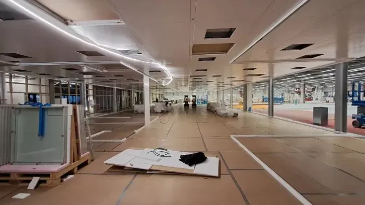 Montage der Reinraumwände