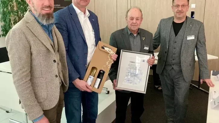 Heinz Dongus wurde zum Ehrenmitglied der LIK ernannt. V.l.: Obermeister Markus Freund, LIK-Geschäftsführer Michael Gölz, Heinz Dongus, LIK-Geschäftsführer Jörg Peters