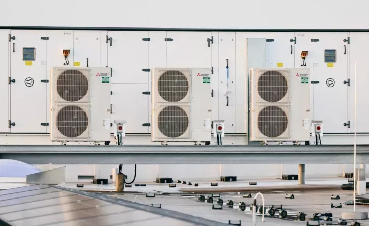 Die energieeffizienten und umweltschonenden Heiz- und Klimalösungen von Mitsubishi Electric LES wurden im neuen Logistikzentrum verbaut.