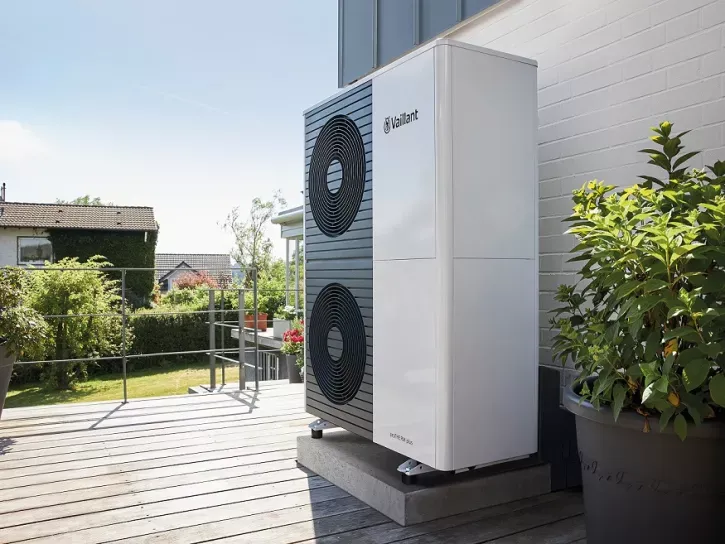 Außenansicht der Wärmepumpe „aroTHERM“ von Vaillant