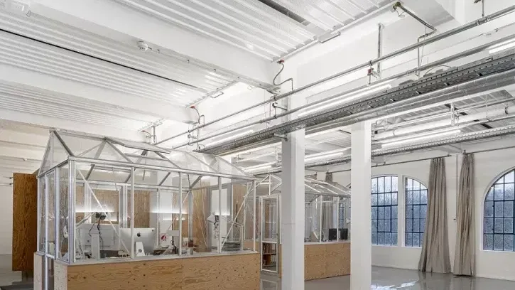 In sechs kostenlosen Kursen erfahren Interessierte von Zehnder-Experten alles über Funktionsweise, Auslegung und Planung, Installation und Inbetriebnahme sowie Hydraulik. Dies sind die besten Voraussetzungen, um die Gebäudetemperierung nachhaltiger zu gestalten.