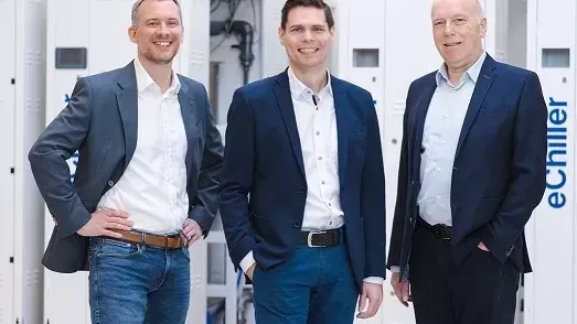 Neben Daniel Porzig (v.l.) bilden Georg Dietrich als CEO und Thomas Bartmann als Leitung Vertrieb, Marketing & Service die Geschäftsleitung von Efficient Energy.