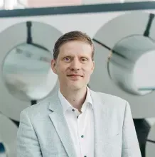 Dr. Jan Pomplun, Vorsitzender der Geschäftsführung, freut sich über die Erweiterung des Regional Center West.