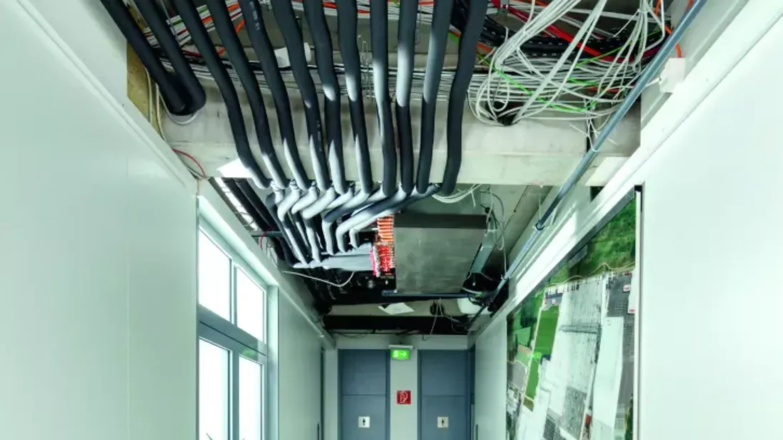 Bei der Systemauswahl ist zu berücksichtigen, dass möglichst große Entfernungen und Höhendifferenzen zwischen den einzelnen Systemkomponenten umsetzbar sind.