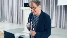 Prof. Dipl.-Ing. Thomas Giel bei seinem engagierten Vortrag zum Thema Kalte Nahwärme.