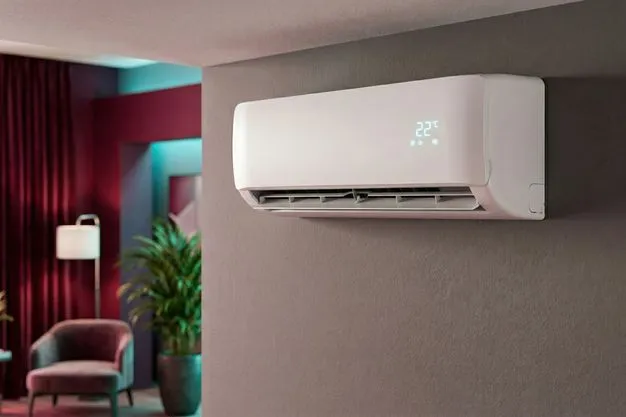 Eine Split-Klimaanlage kühlt einen Wohnraum. 