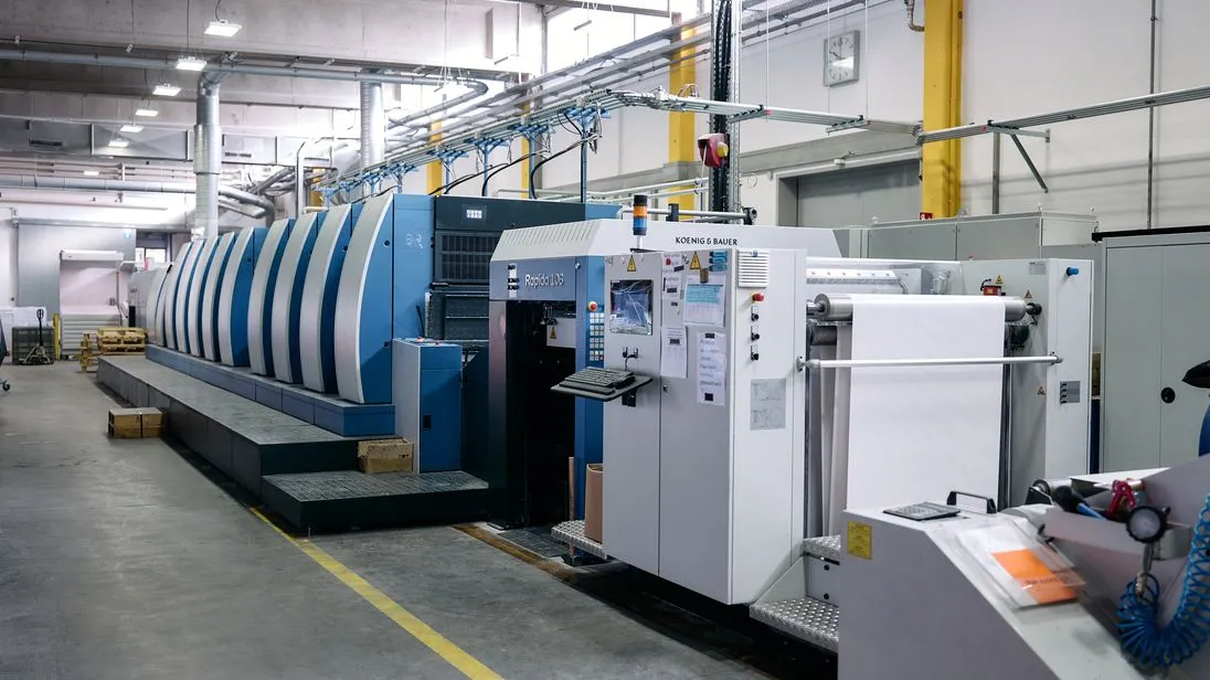 Bogenoffsetmaschine bei Mayr Miesbach