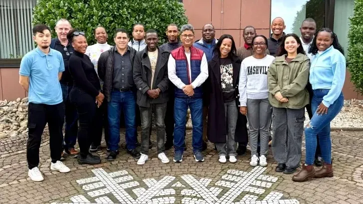 Teilnehmerinnen und Teilnehmer der internationalen Cool Training-Gruppe aus 14 Ländern.